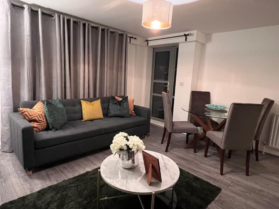 Nino Capital - Victoria Apartment London Exterior photo