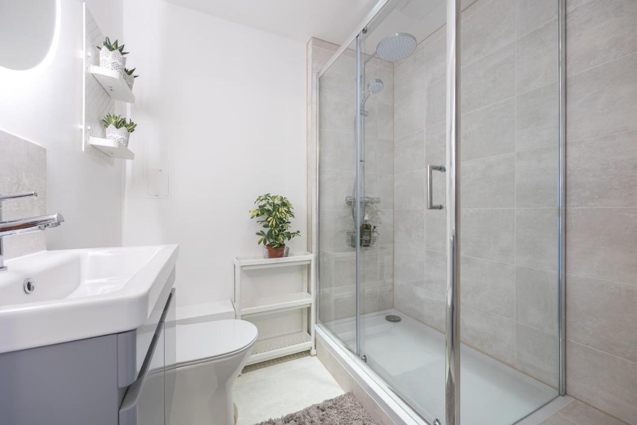 Nino Capital - Victoria Apartment London Exterior photo